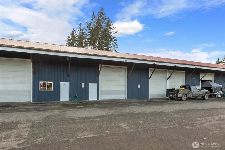 Property Photo: 2450 W Hwy 101 B WA 98362
