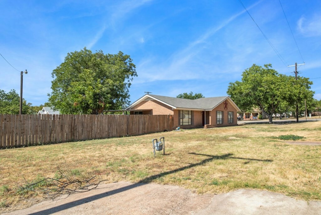 Property Photo:  807 Ave A  TX 76878 