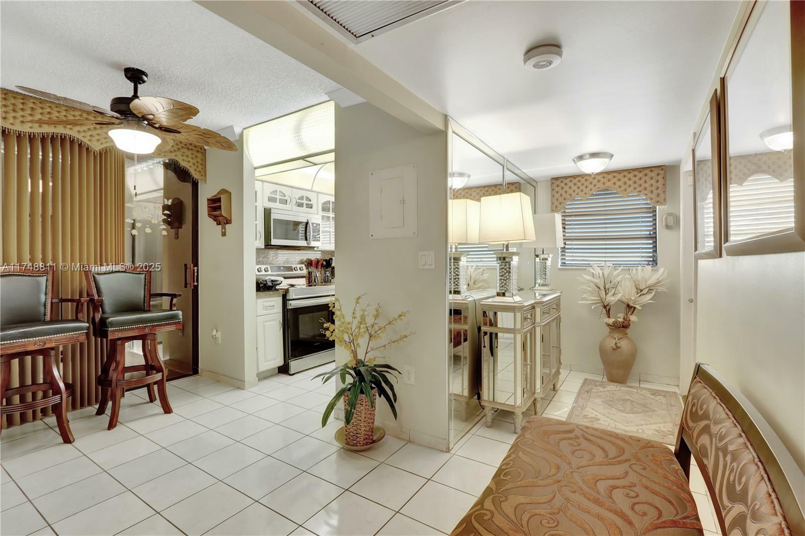 Property Photo:  900 Colony Point Cir 523  FL 33026 