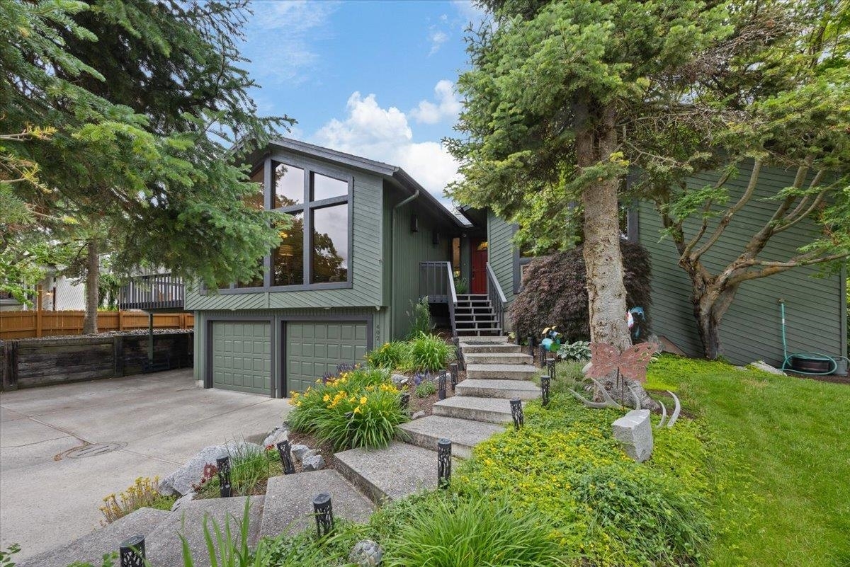 Property Photo: 402 S Shoreline Dr WA 99019