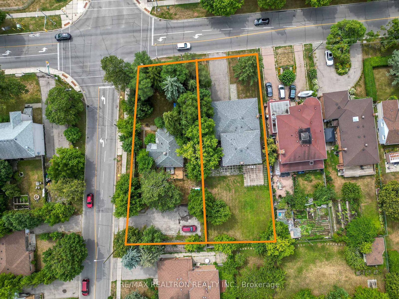 Property Photo:  114 Weldrick Road W  ON L4C 3V1 