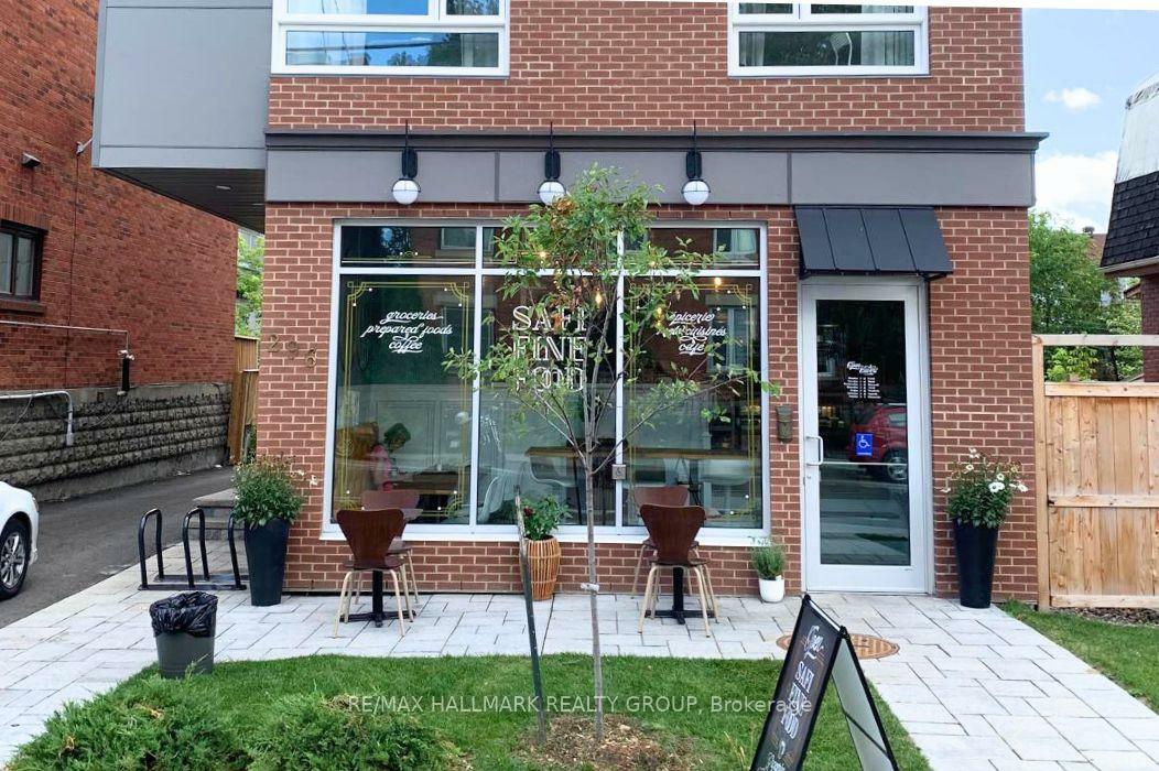 Property Photo: 296 Somerset St E ON K1N 6W1