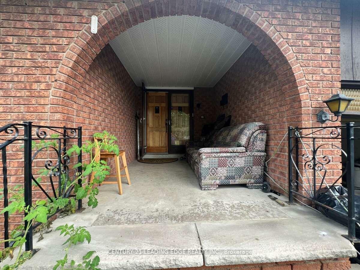 Property Photo: 2567 Cliff Road ON L5A 2P5