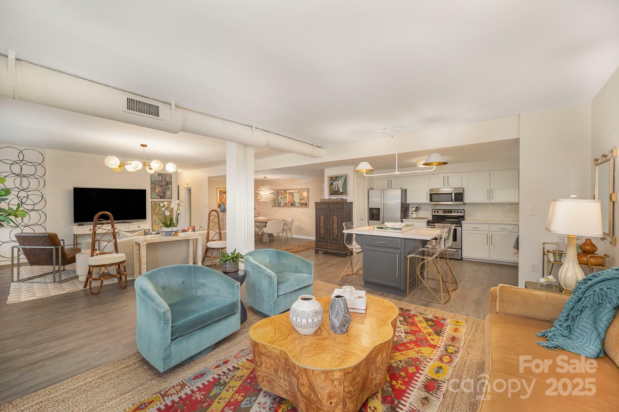 Property Photo: 1300 Reece Road 200 NC 28209