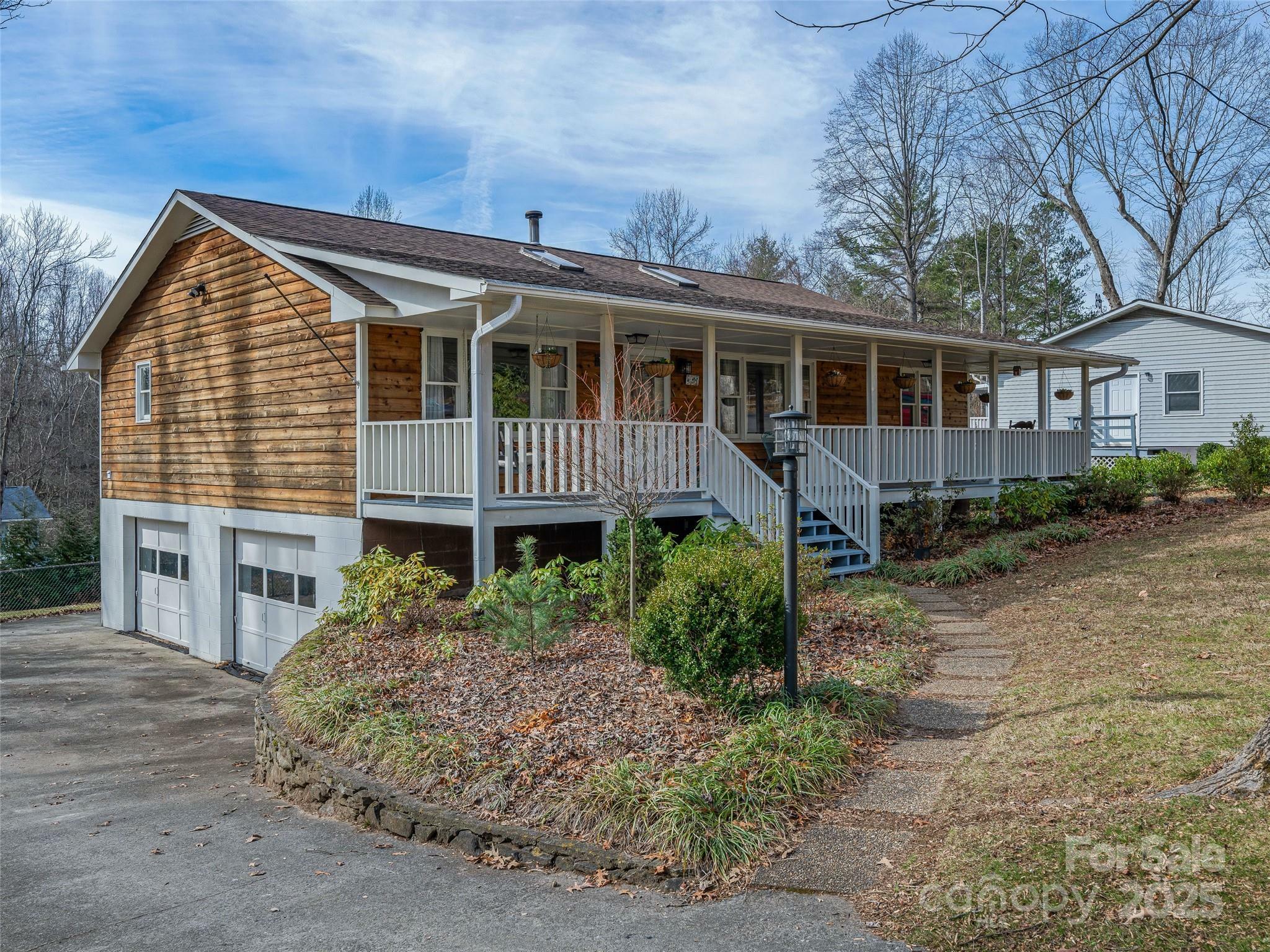 Property Photo: 17 English Place NC 28715