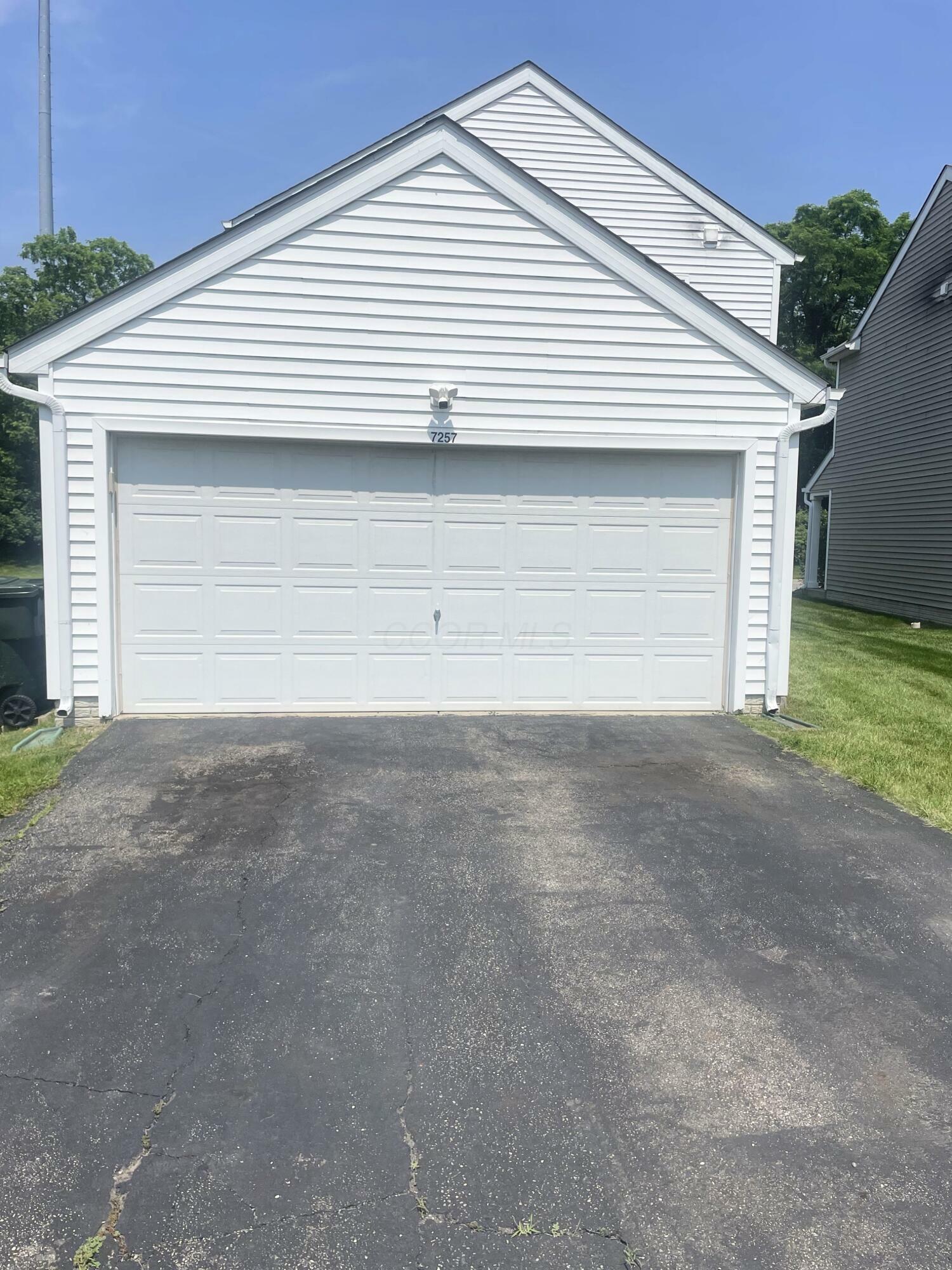 Property Photo: 7257 Reynolds Crossing Drive OH 43068