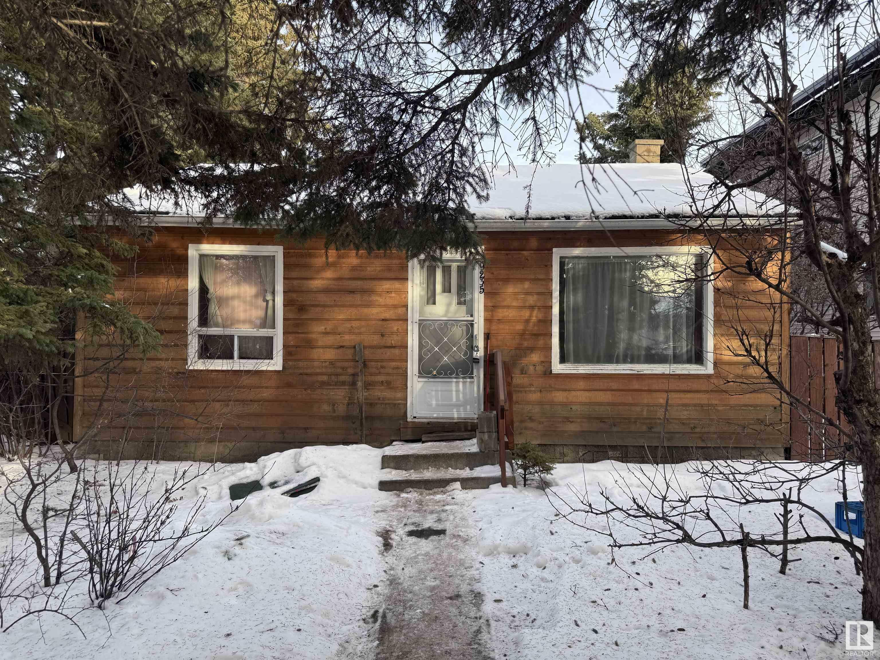 Property Photo:  9235 150 Street NW  AB T5R 1G4 