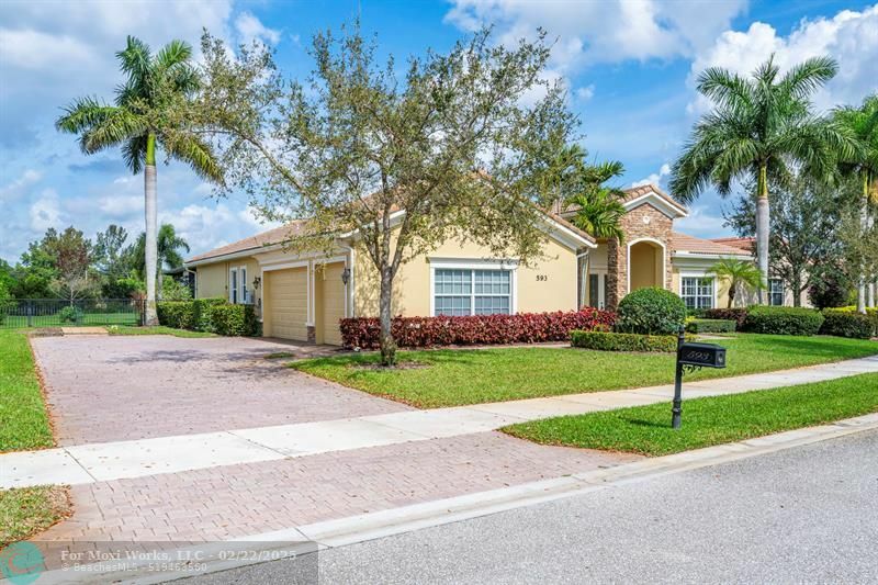 Property Photo:  593 SE Tres Belle Circle  FL 34997 