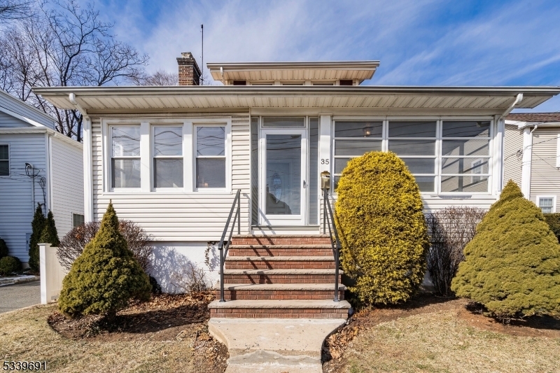 Property Photo:  35 Ashwood Ave 1  NJ 07901 