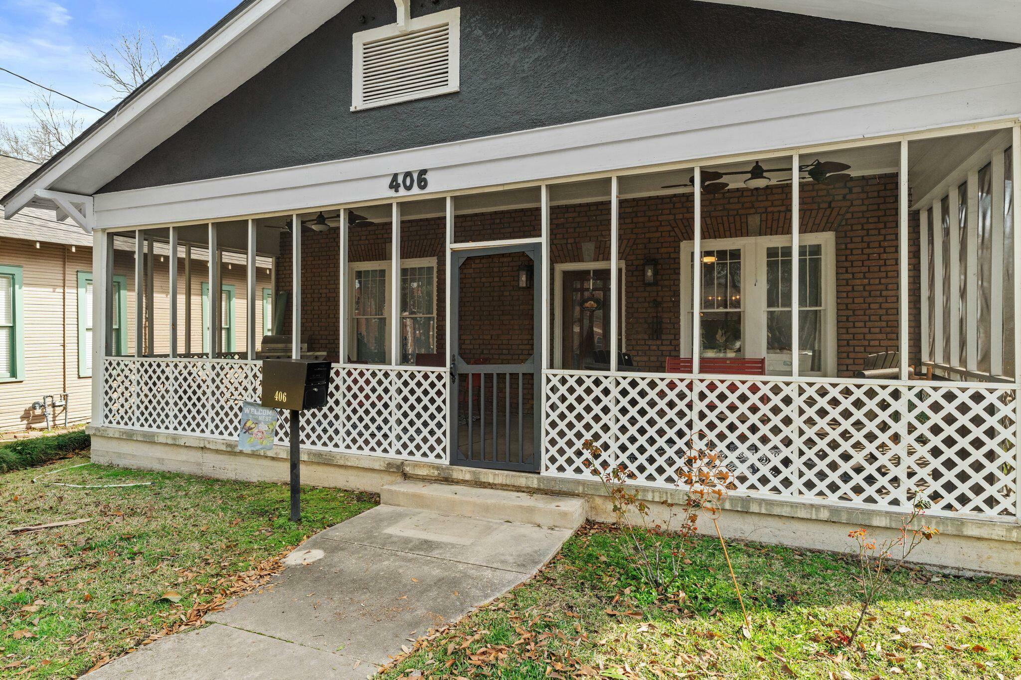 Property Photo:  406 Court St.  MS 39401 