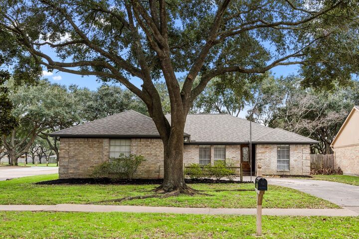 Property Photo:  814 Pickford Drive  TX 77450 