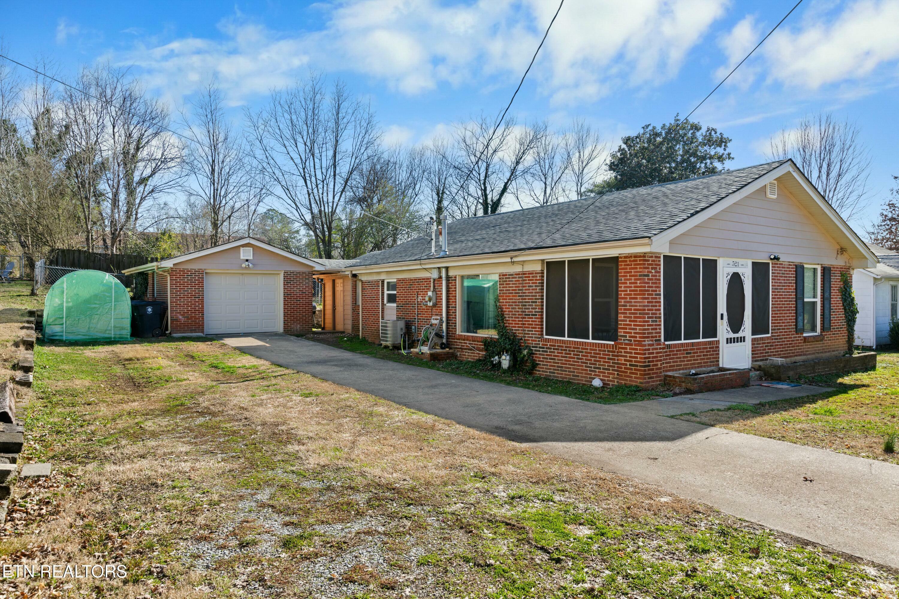 Property Photo:  521 Oak St  TN 37303 