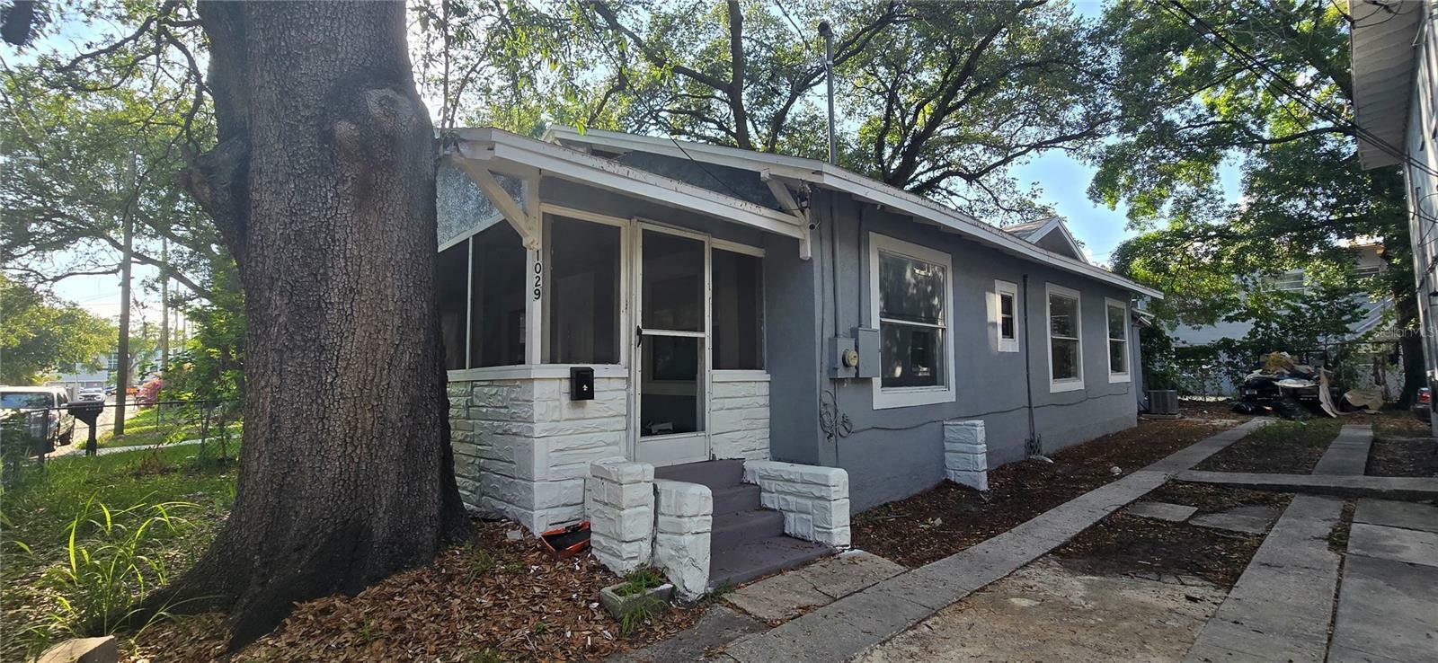 Property Photo: 1029 Colyer Street FL 32805