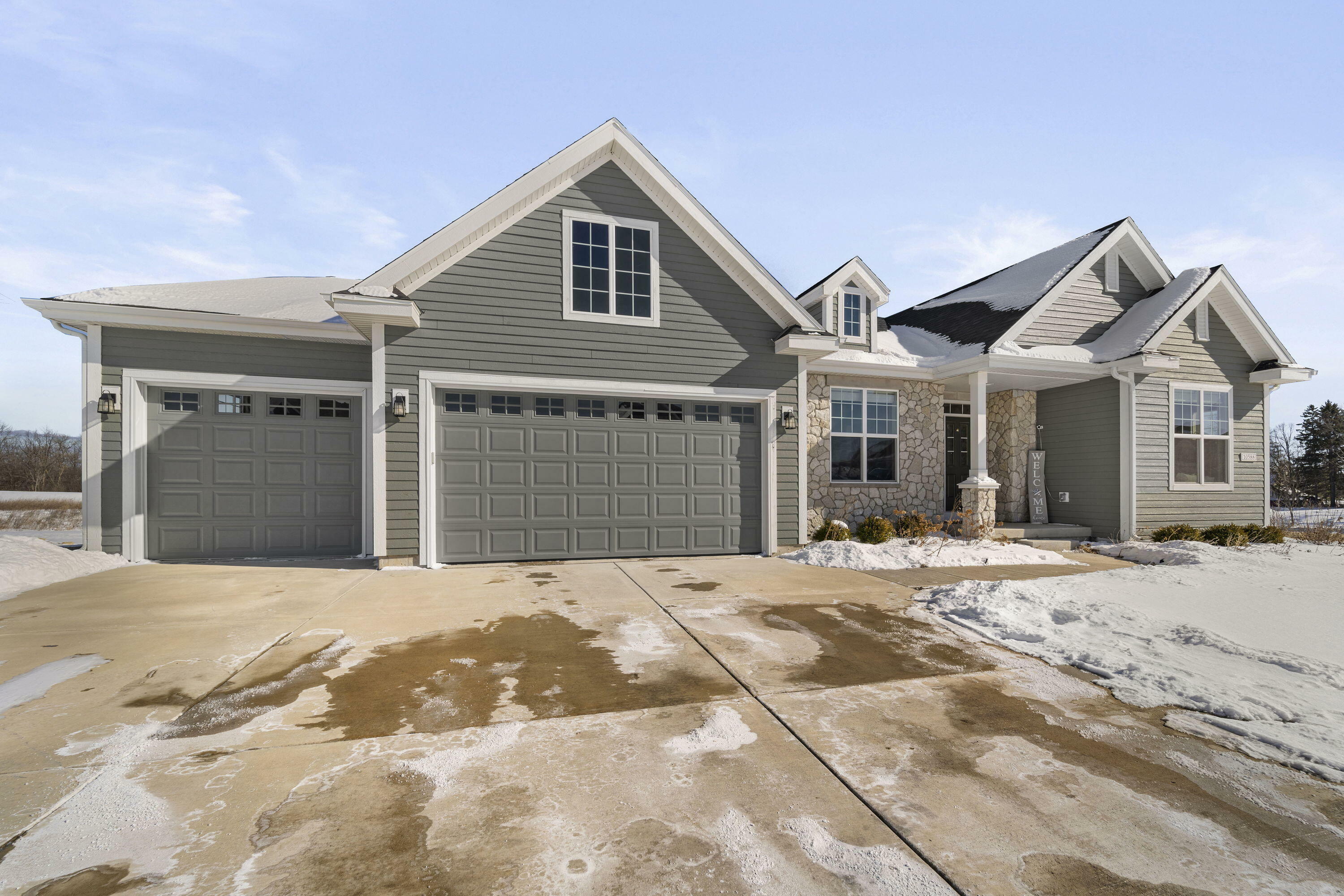 Property Photo:  10588 N Coneflower Ct  WI 53097 