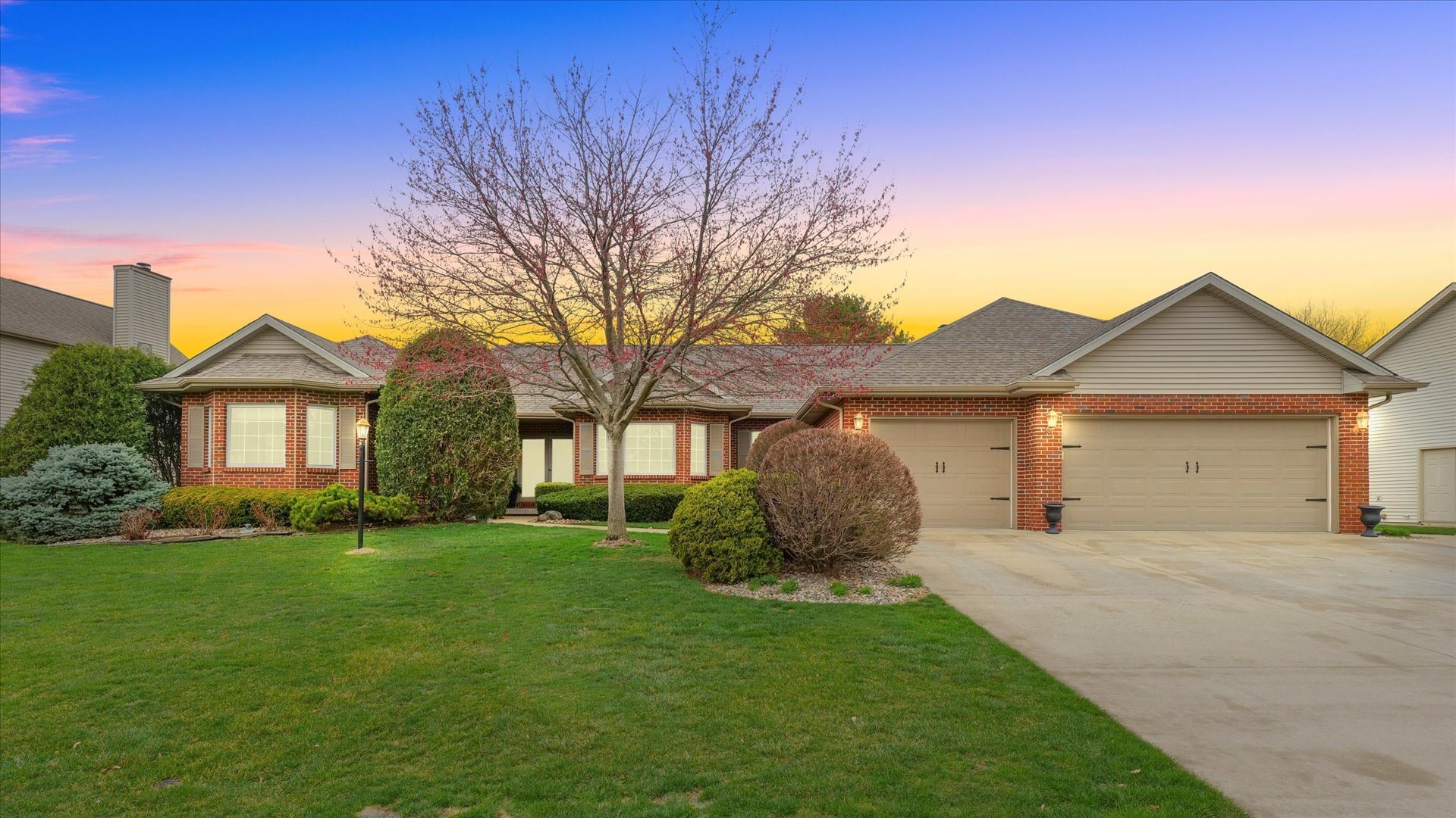 Property Photo:  4302 Curtis Meadow Drive  IL 61822 