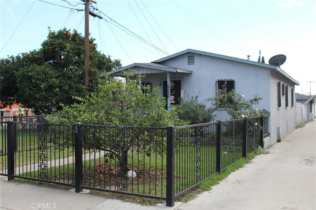 Property Photo:  5526 Clara Street  CA 90201 