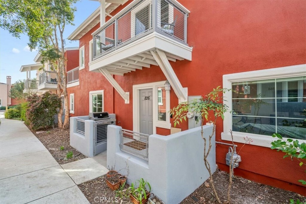 Property Photo:  826 Lawrence Drive  CA 93401 