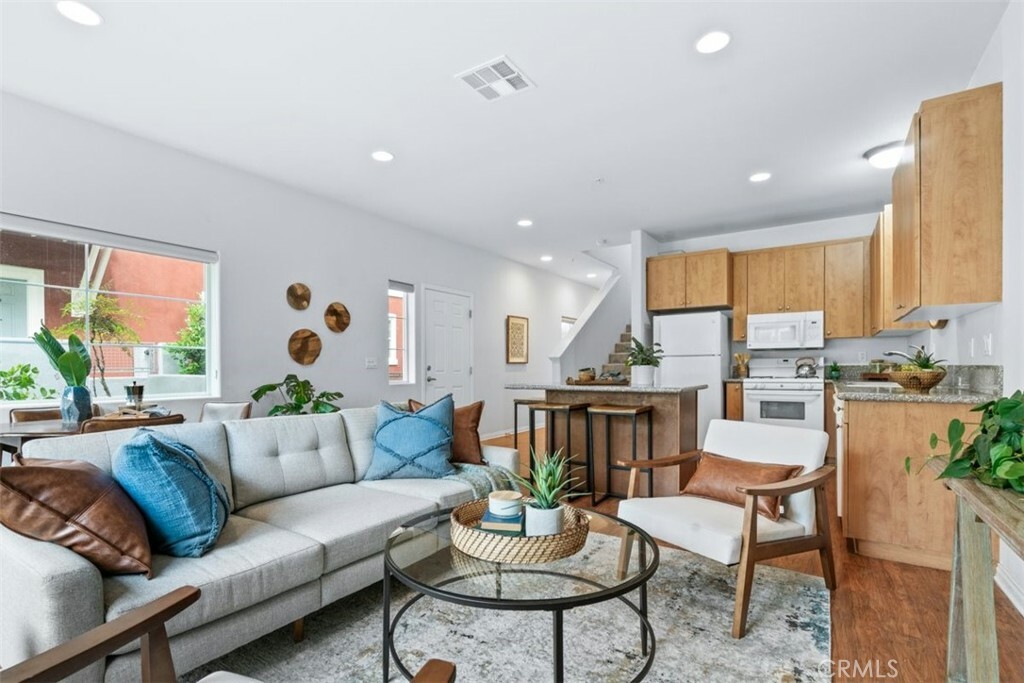 Property Photo:  826 Lawrence Drive  CA 93401 