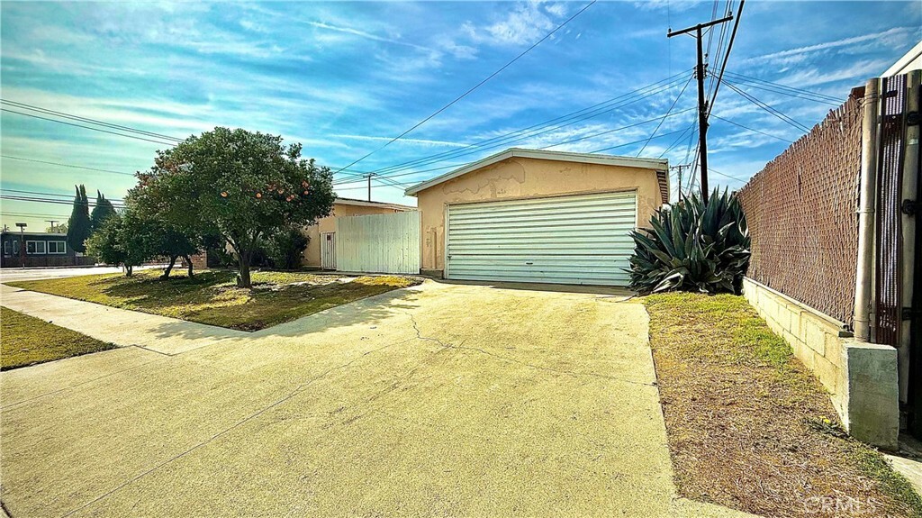 Property Photo:  11457 Foster Road  CA 90650 