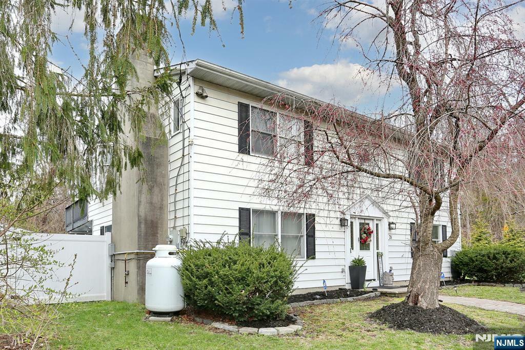 21 Sand Hill Road  Vernon NJ 07462 photo