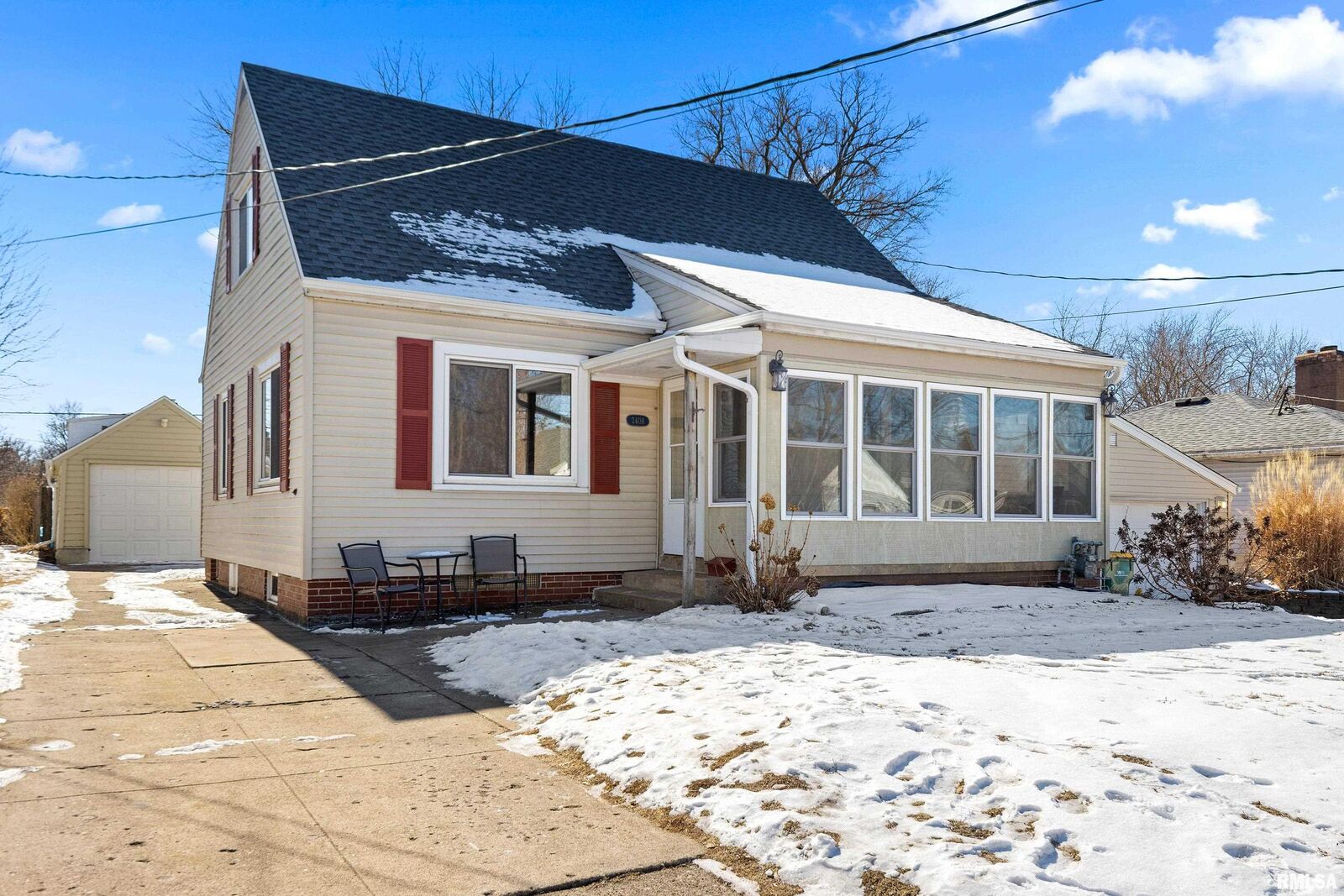Property Photo:  2408 W Callender Avenue  IL 61604 
