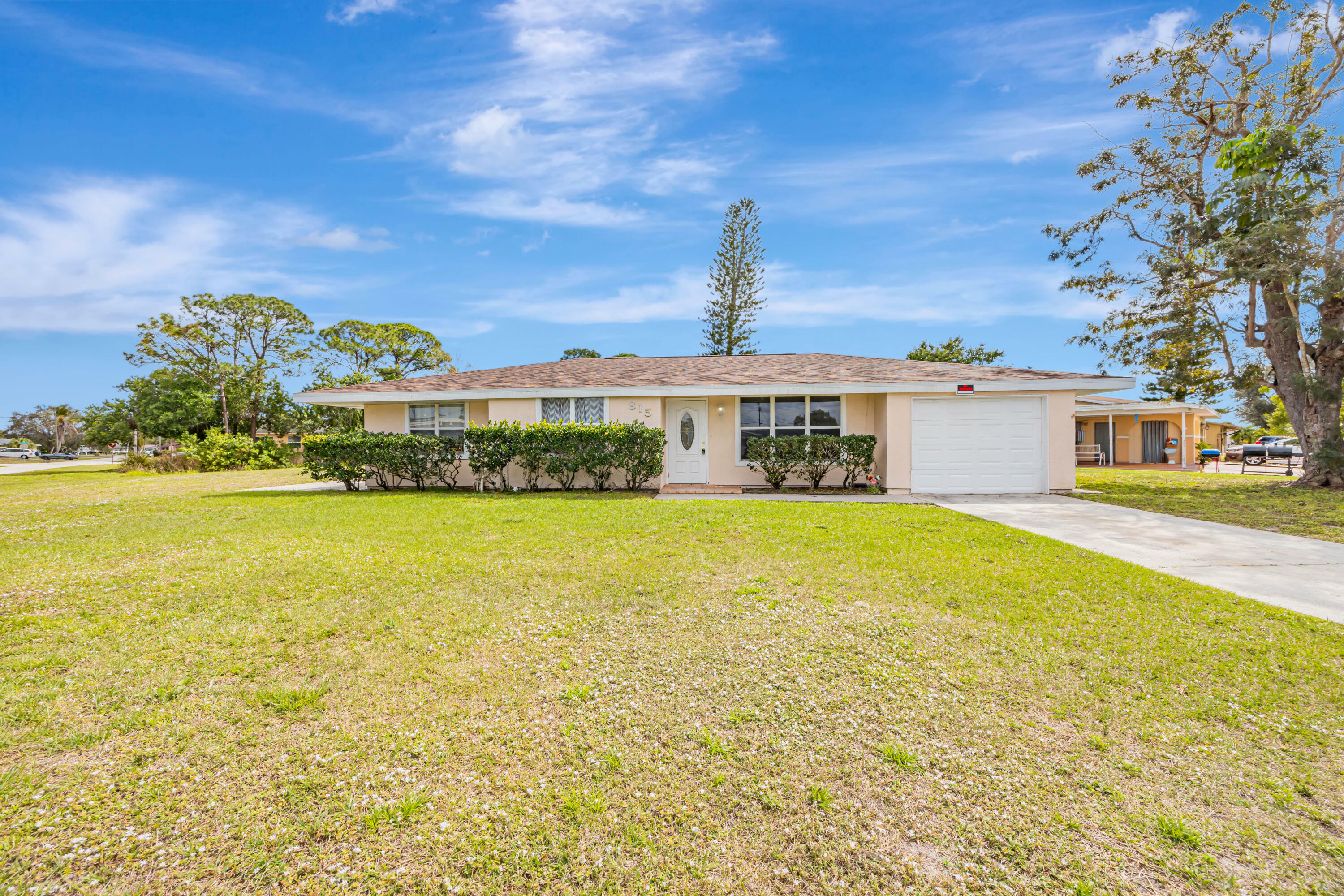 Property Photo:  815 Sandia Avenue  FL 34983 