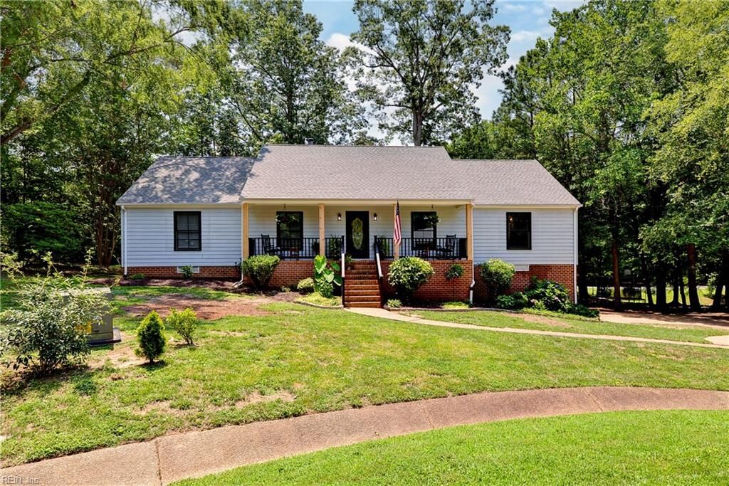 Property Photo:  213 Martin'S Rdg  VA 23188 