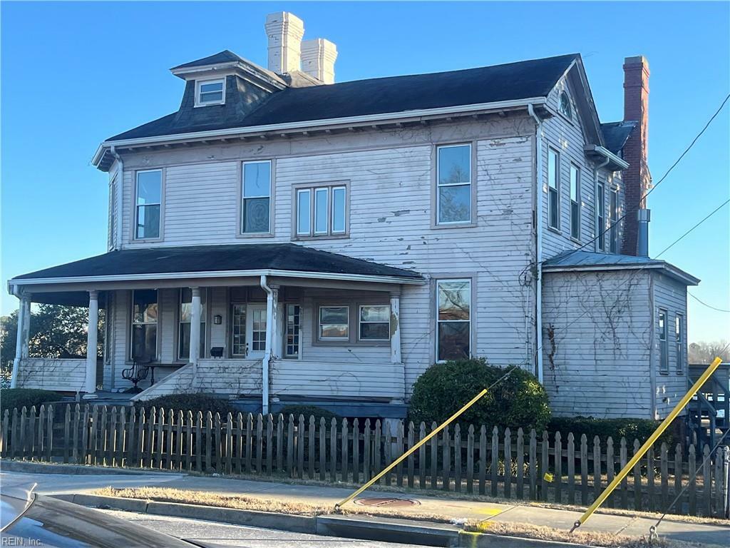 Property Photo:  442 E Pembroke Ave  VA 23669 