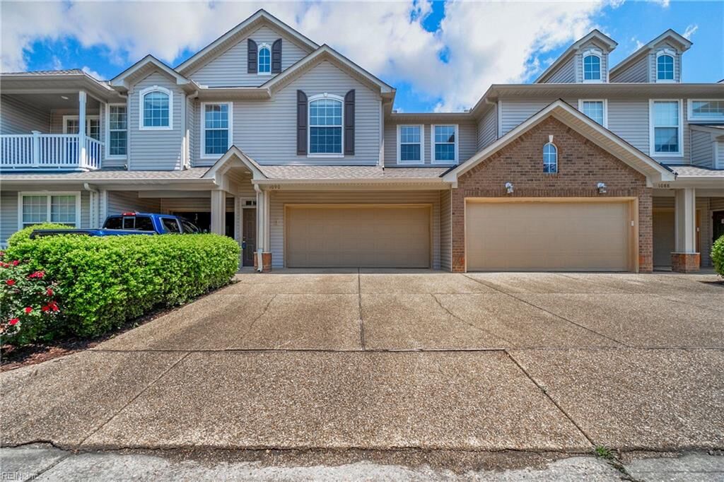 Property Photo:  1090 Grand Oak Ln  VA 23455 