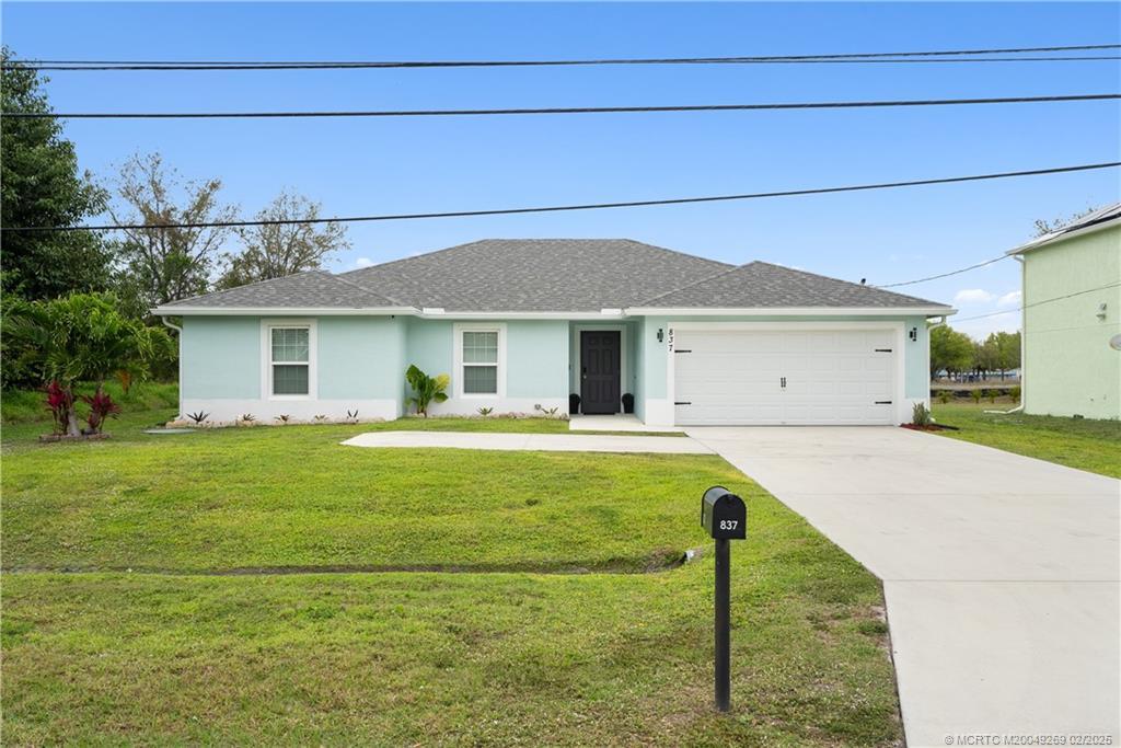 Property Photo: 837 SW Tulip Boulevard FL 34953
