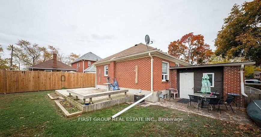 Property Photo:  422 Brioux Ave  ON K9J 4G7 