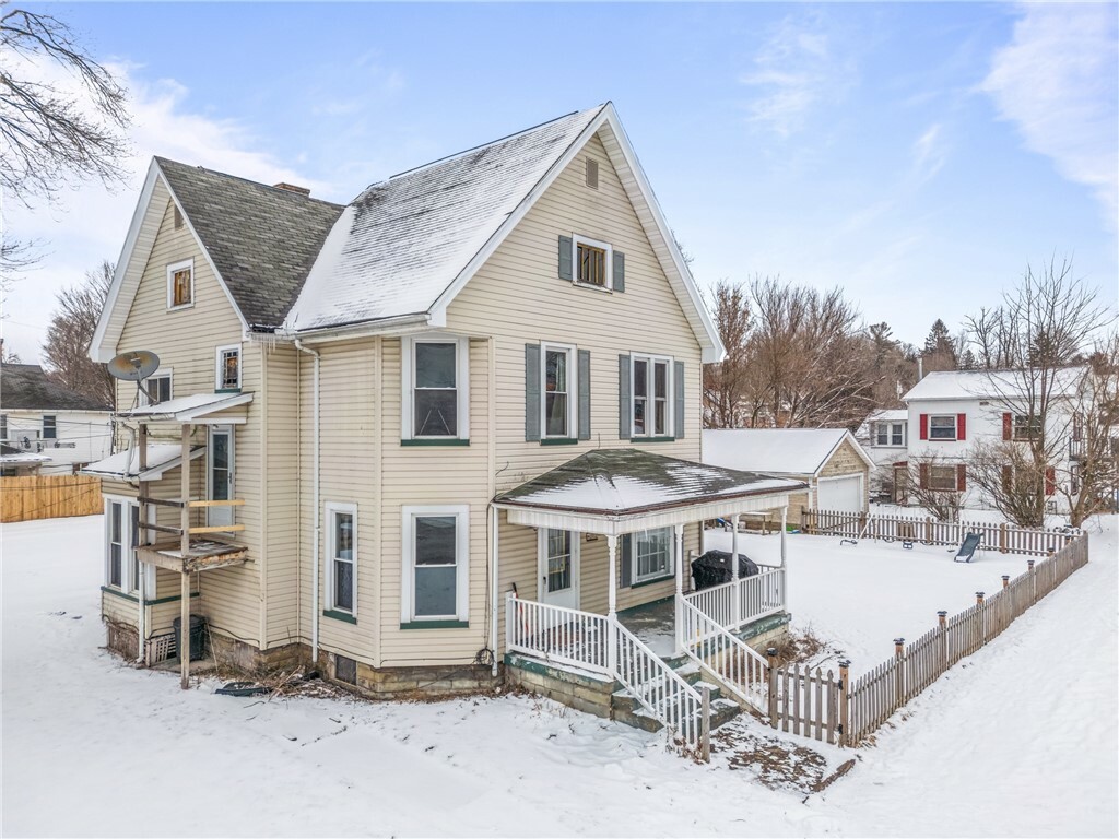 Property Photo: 302 Jackson St PA 16134