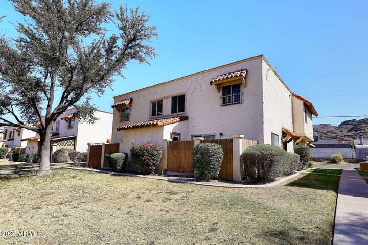 Property Photo: 8819 N 12th Place AZ 85020