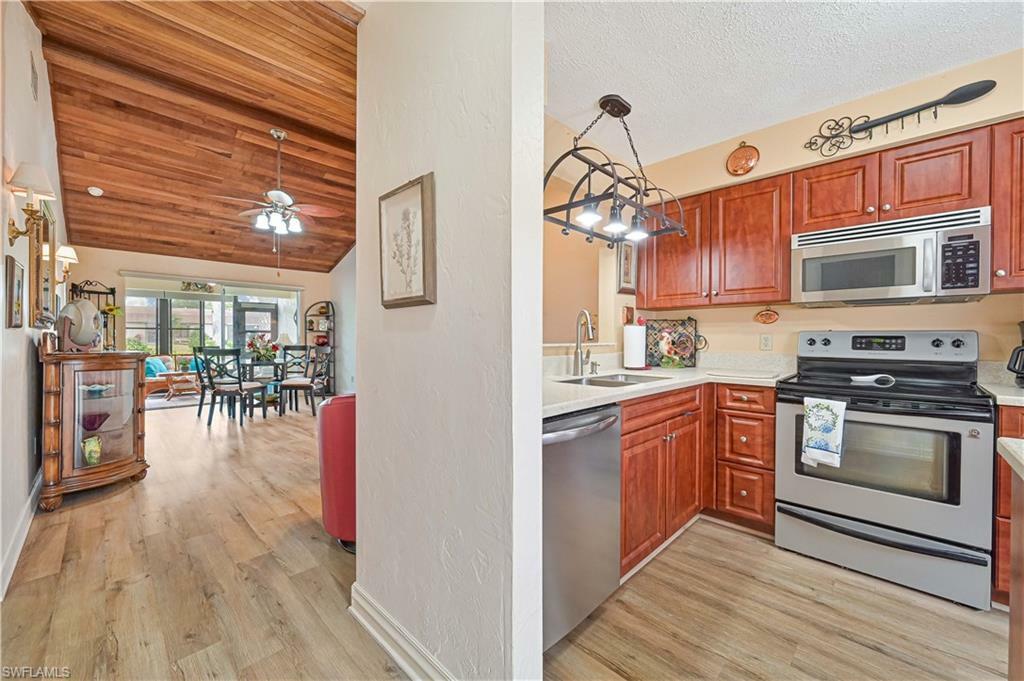 Property Photo: 9387 Lennex Ln FL 33919