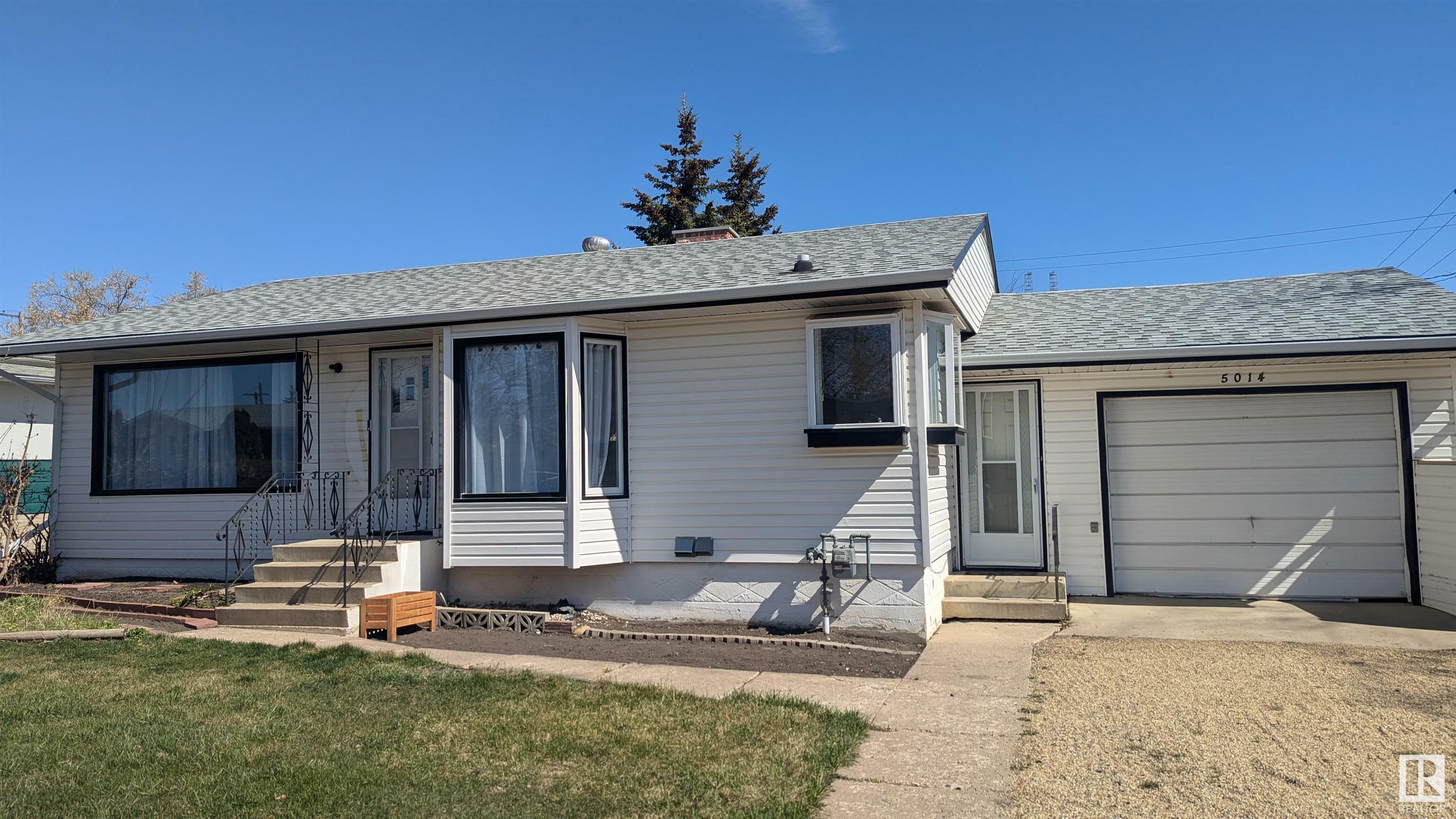 5014 45B Avenue  Vegreville AB T9C 1L6 photo