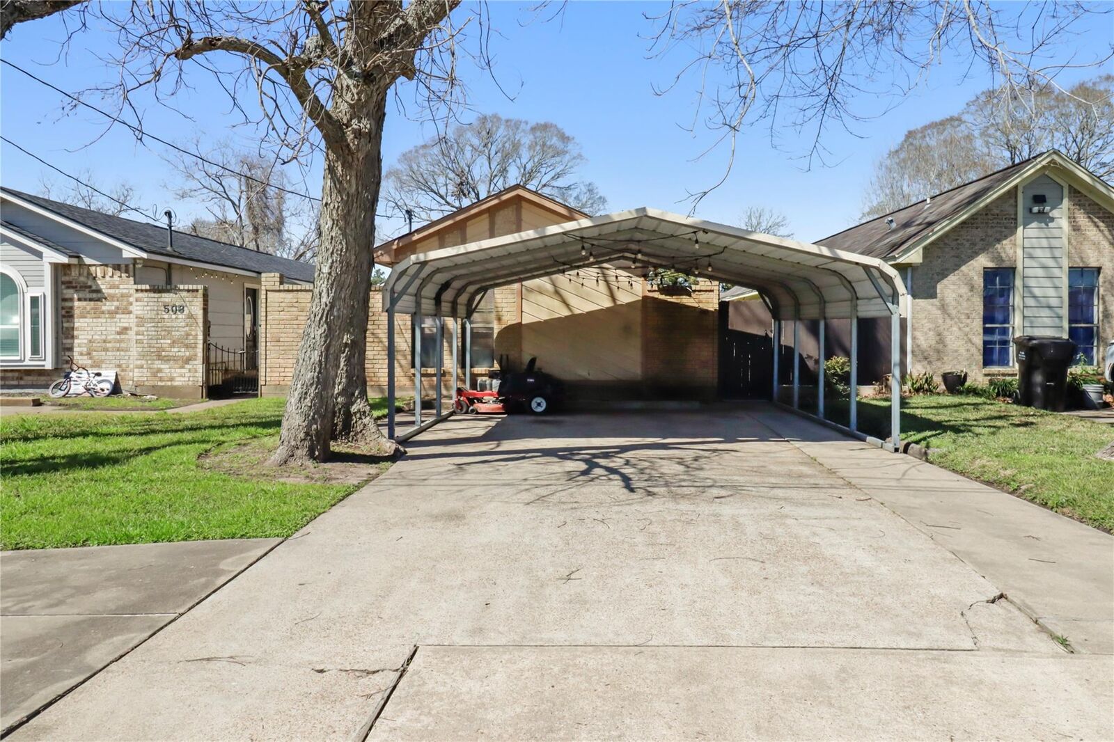 Property Photo:  510 N Market Street  TX 77422 