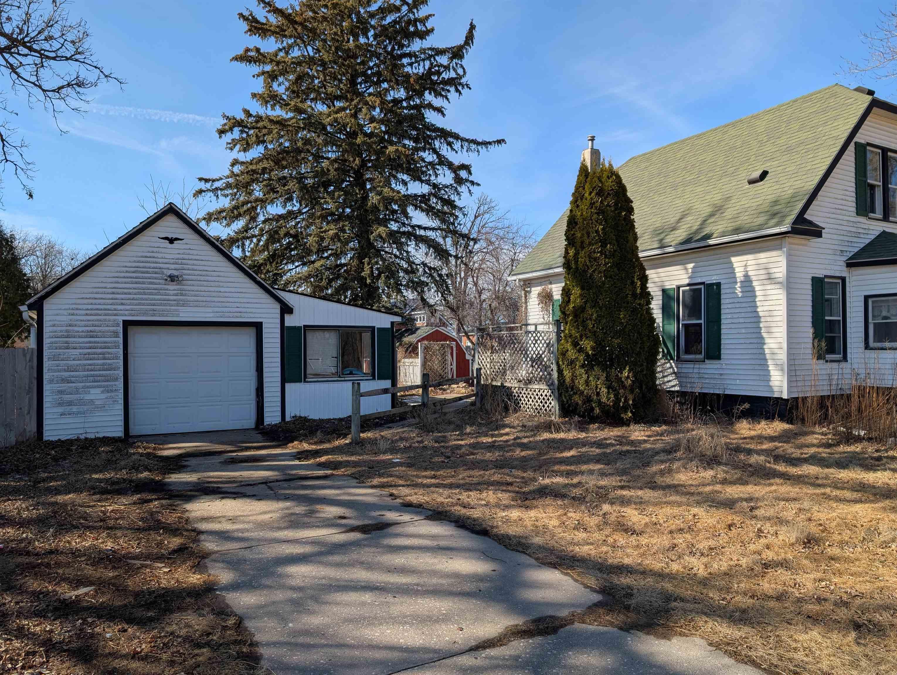 Property Photo: 140 SW 4th Avenue IA 50662