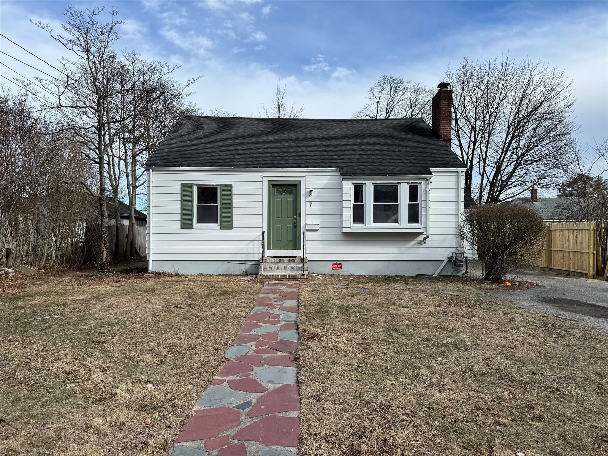 7 Monroe Avenue  Brentwood NY 11717 photo