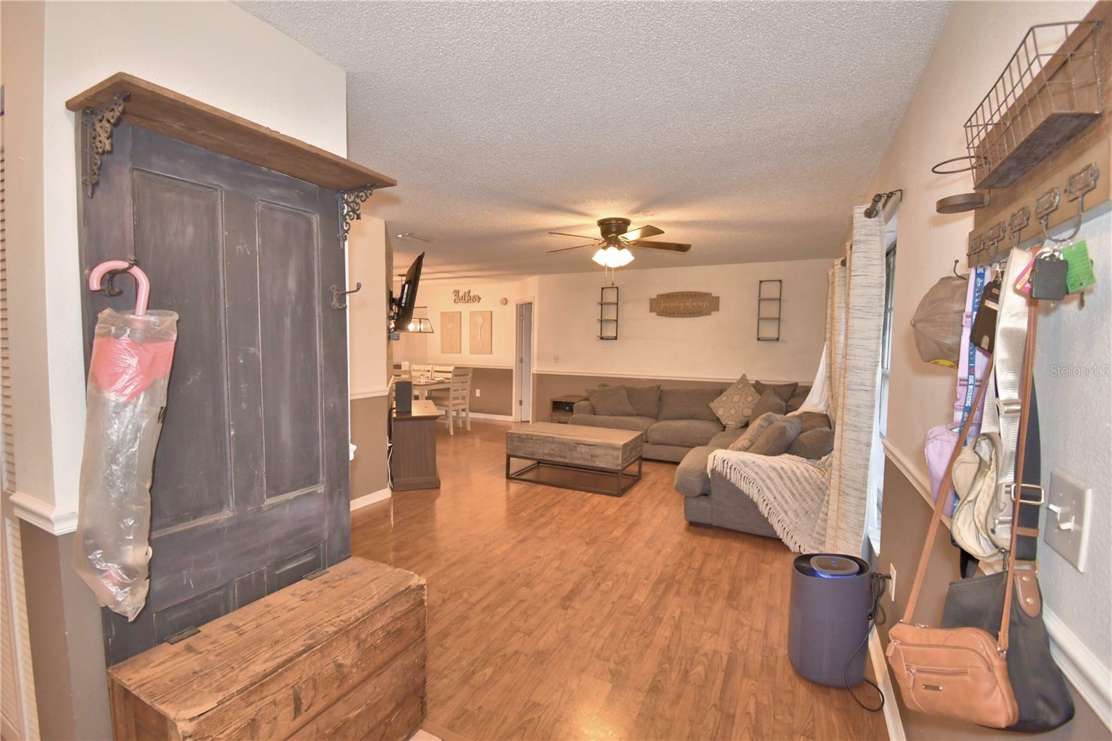 Property Photo: 1412 Covington Court FL 33853