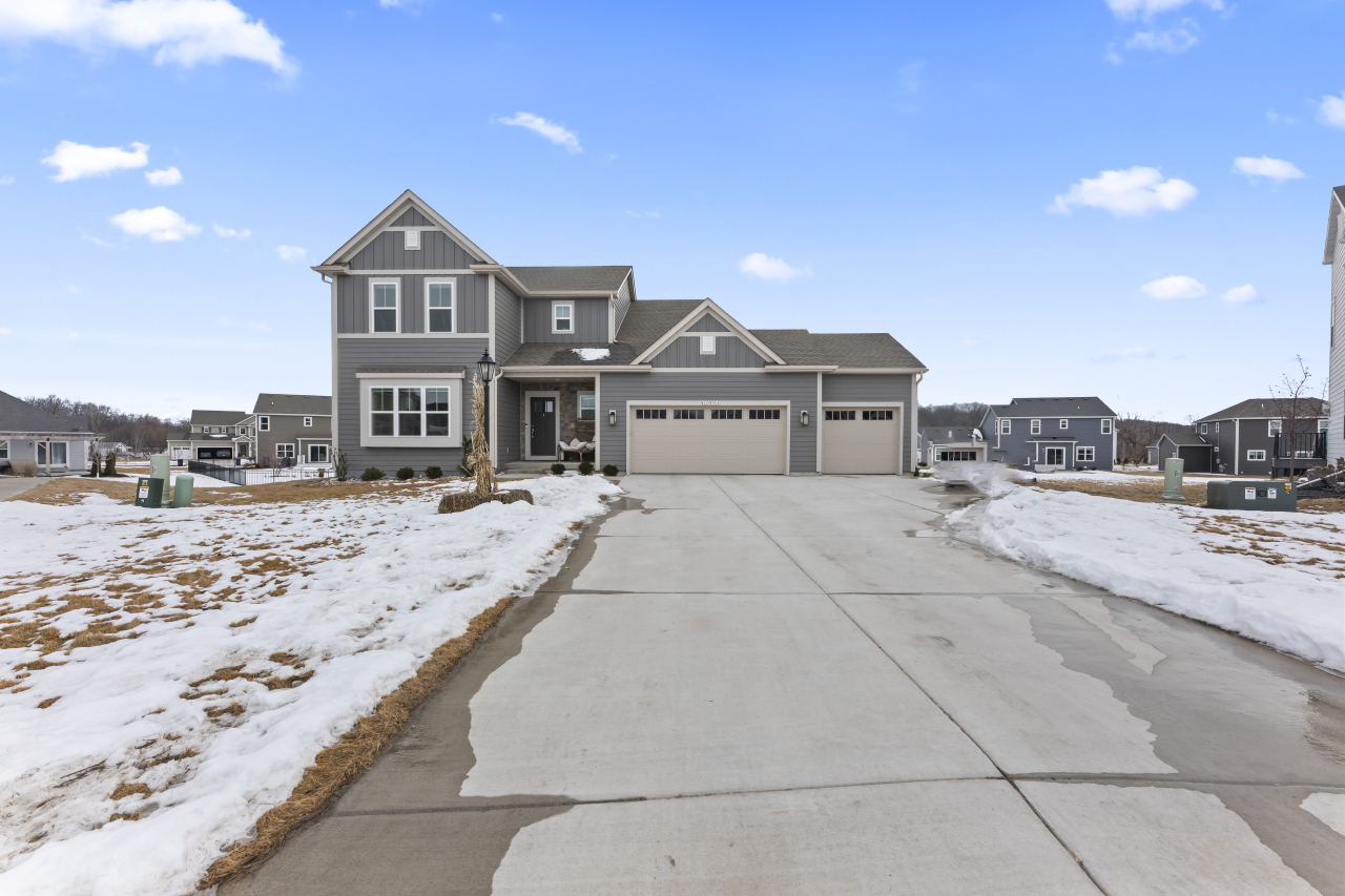 Property Photo: W227n7914 Tamarack Ct WI 53089