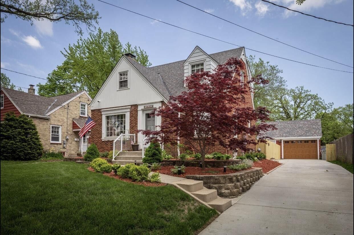 Property Photo:  4440 S Austin St  WI 53207 