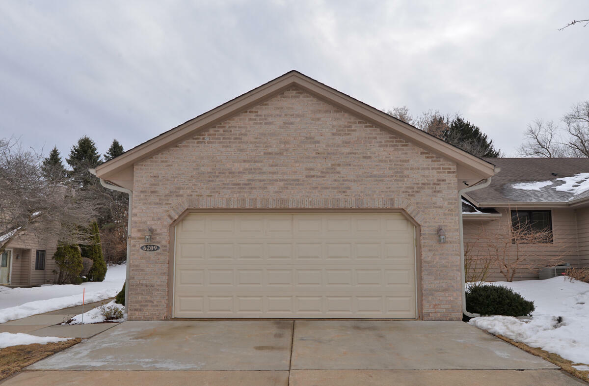 Property Photo:  6209 Hilltop Dr  WI 53406 