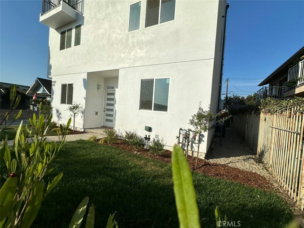 Property Photo:  1731 E 69th Street C  CA 90001 