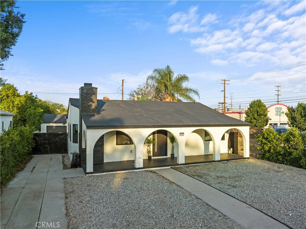 Property Photo: 1620 N Buena Vista St CA 91505
