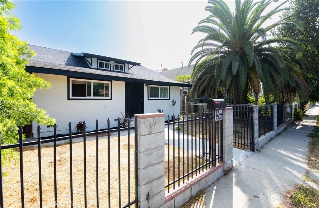 3798 S La Salle Avenue  Los Angeles CA 90018 photo