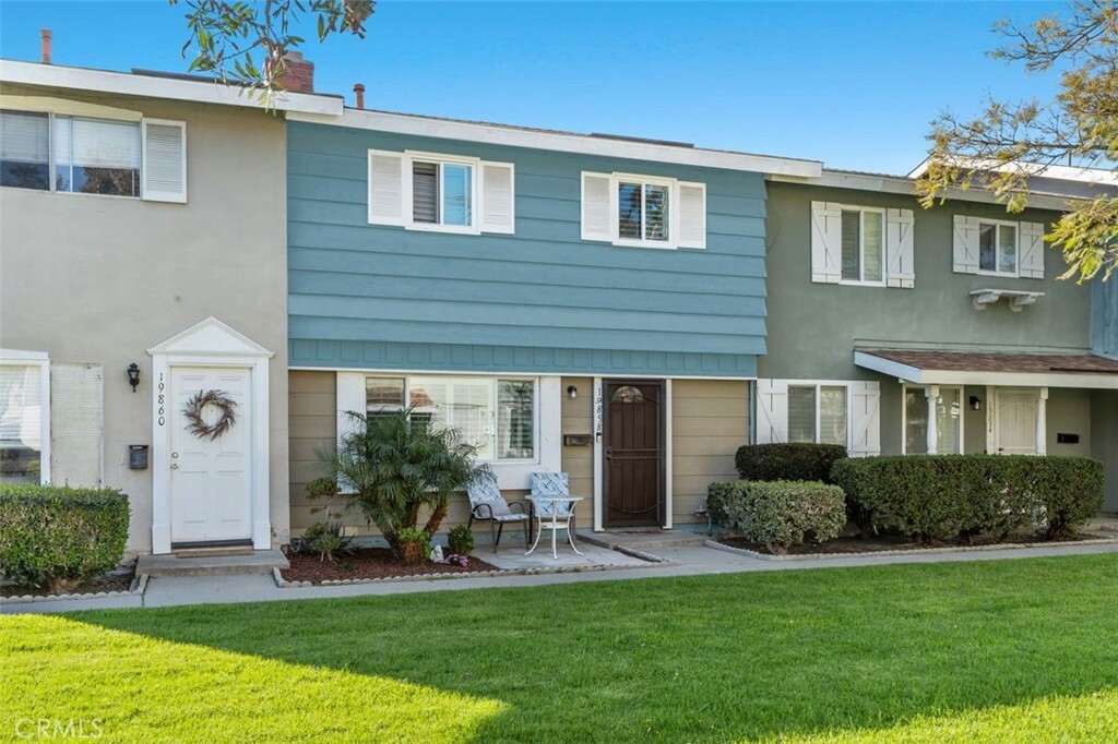 Property Photo:  19858 Kingswood Lane  CA 92646 