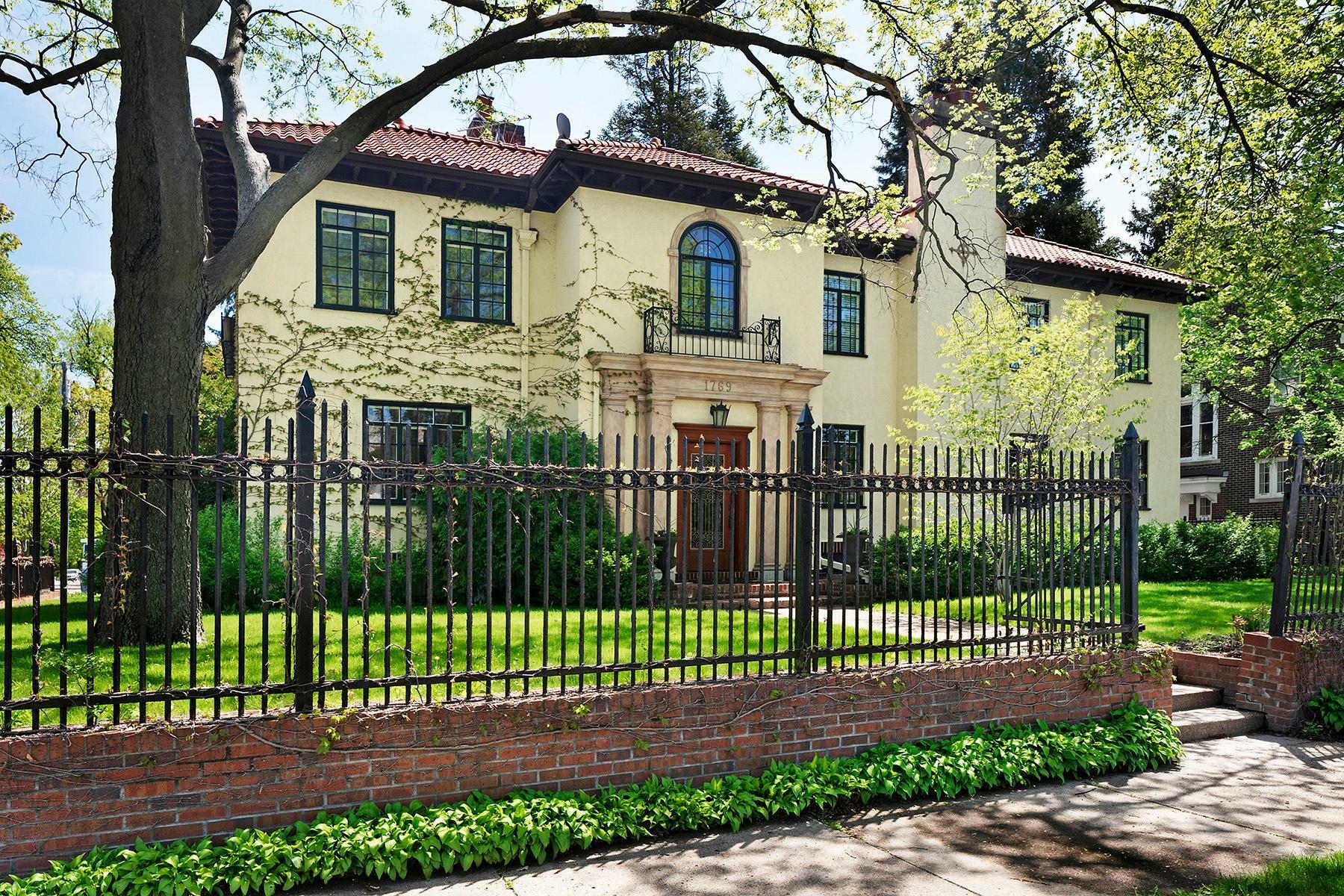 Property Photo: 1769 Dupont Avenue S 1 MN 55403