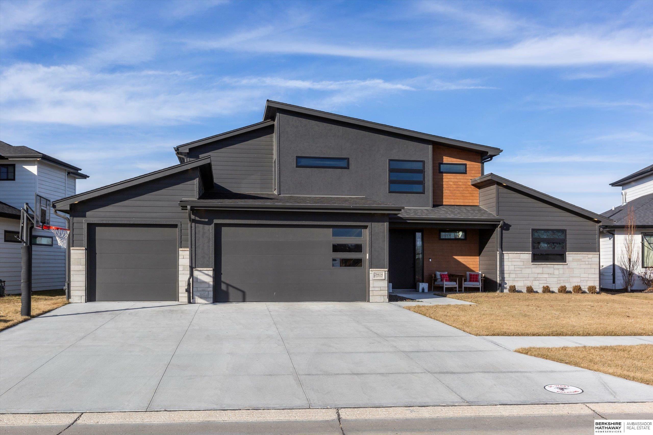 Property Photo: 28414 Laurel Circle NE 68064