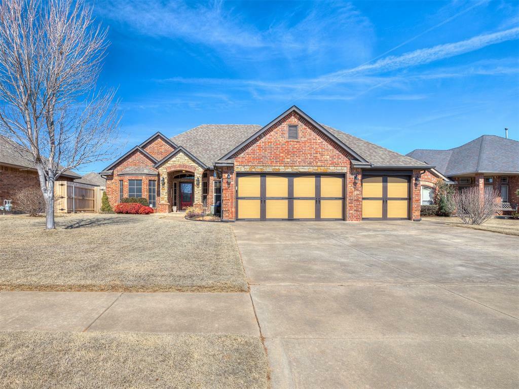 Property Photo:  557 W Pine Rose Court Way  OK 73064 