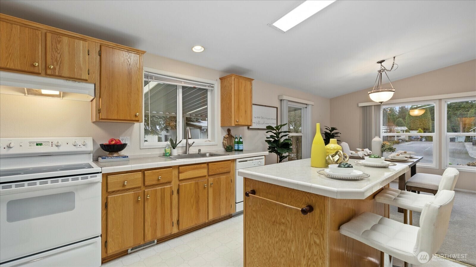 Property Photo: 23825 15th Avenue SE 1 WA 98021